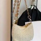 Bolso BEGY Beige Claro colgado