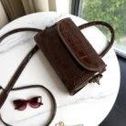 Bolso Bunny Burdeos mesa