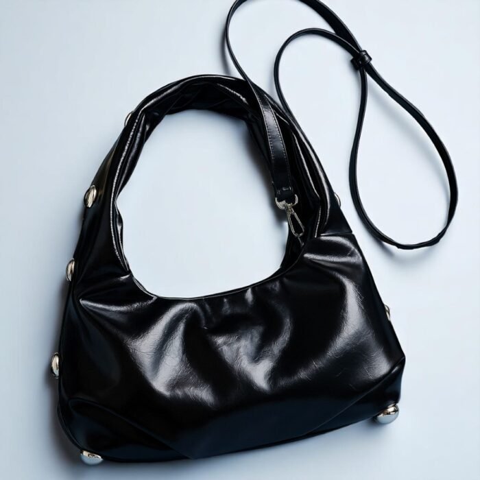 Bolso sach negro detrás elegante